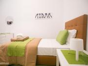 131078 Quarto com cama de solteiro em.