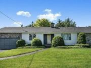 1315 Normandy Crescent Ottawa ON K2C 0N2 3 Bedroom House...