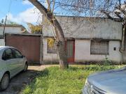 132 entre 46 y 47 San Carlos Lote con casa a Reciclar o...
