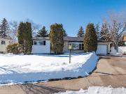 1341 King Cres