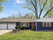 134 Woodland Rd, Lansing, KS 66043