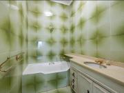 FULLY RENOVATED FOUR BED APARTMENT CENTRAL LOCATION