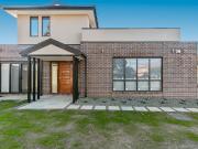 1/35 Cambridge Dr, Glen Waverley