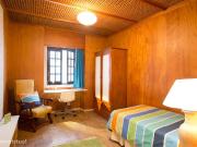136662 Quarto com cama de solteiro em casa.