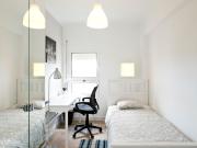 138572 Quarto com cama de solteiro, com casa.