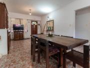 138 bis entre 516 y 517 Las Quintas, La Plata Casa de...