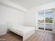 139754 Quarto com cama de casal, varanda, e.