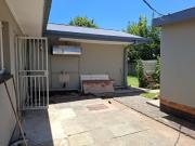 13 Bedroom House in Universitas