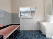 Spacious 3 Bedroom Family Home Near Deakin University