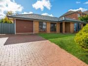13 Slade Crescent, Hallett Cove SA 5158