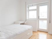 146773 Quarto com cama de casal, com casa de.