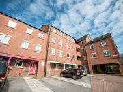 14 Albert Square, Church Street. 7 bed flat to rent...