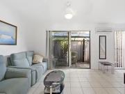 1/4 Jodie Court, Mermaid Waters, QLD 4218