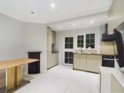 14 Roe Lane, Kingsbury, London, NW9 9BB, United Kingdom...