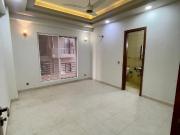 1500 Ft² Flat for Rent