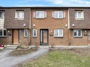 1531 Meadowbrook Road Ottawa ON K1B 5E2 3 Bedroom House...