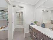 154 Lakeside Parade, Jordan Springs