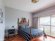 158446 Quarto com cama de casal em.