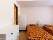 159193 Acolhedor quarto duplo com casa de.
