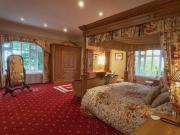 7 bed house for sale