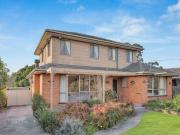 15 Cambridge Drive, Glen Waverley
