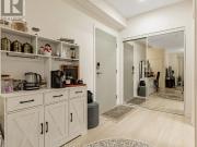 1601 30 UPPER MALL WAY