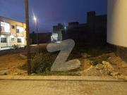 160 sq yards plot for sale at old block north town...