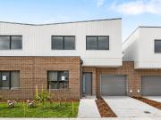 16 Cinnamon Drive, Cranbourne East VIC 3977 Townhouse...
