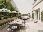 16? nord – Rez de jardin dans un ancien hôtel...