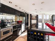 1702 1625 Hornby Street Vancouver, British Columbia