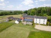 17 bed house for sale