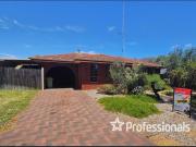 FANTASTIC LOCATION CLOSE TO BEACH, PARKS, SCHOOLS & SHOPS