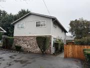 1822 SE Ash St, Portland, OR 97214