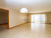 188.00 M² Apartamento Alugar, 4 Dormitórios localizado...