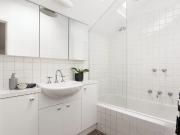 18 Cambridge Street, Port Melbourne VIC 3207 Townhouse...