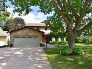 18 Charterhouse Crescent, Hamilton, ON, L9G 4E5 house...