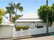 18 Hipwood Street, Spring Hill House for rent Listed by...