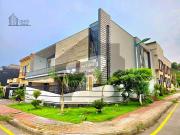 18 Marla Corner House With Excellent Interior