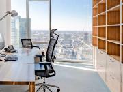 18 qm Büro im höchsten Frankfurter Businesscenter –...