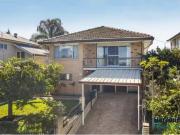 18 Rosecliffe Street, HIGHGATE HILL House for rent...