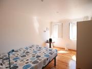 1901 Quarto com cama de casal em casa com 5.