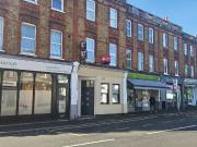 190 High Street, Egham TW20, 1 bed flat to rent, £1,300...
