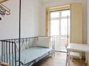 1914 Quarto com cama de solteiro, com varanda.