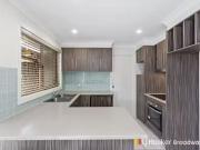 1/9 Stephanie Court, Labrador, QLD 4215