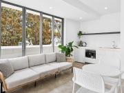 $1,050 per week / $4,200 Bond