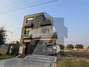 1/ 10 Marla 6 Bed Modern Luxury Villa