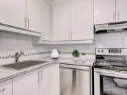 1 1/2 Rooms for rent in PH 3 3 Walk up in 420 rue...