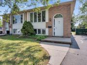 1 250 McLellan, Kingston | Stylish 3 Bedroom Main Floor...