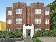 1 / 3 Pinehill Avenue