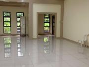 1,462 sqm Lot with 5 Bedrooms in Urdaneta Village,...